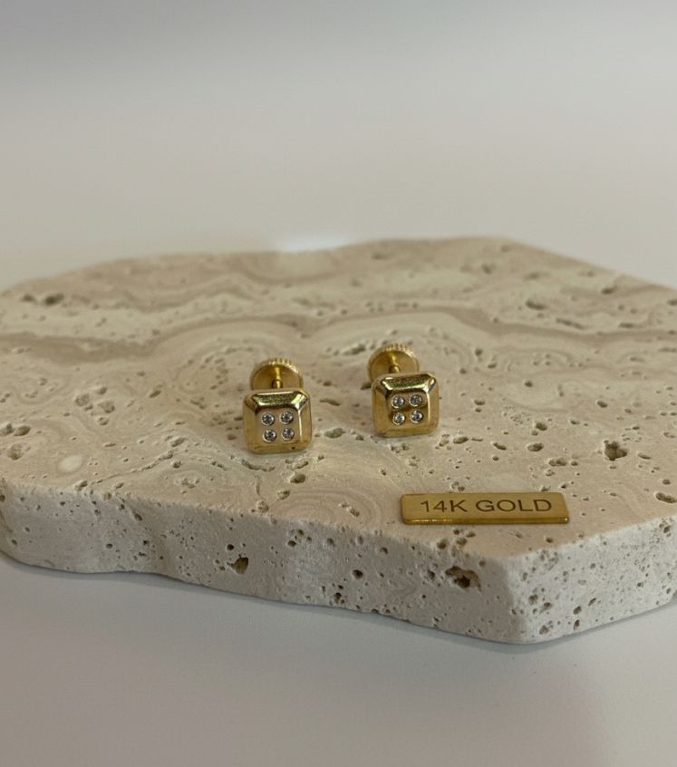 ARETES ORO CUADRADOS