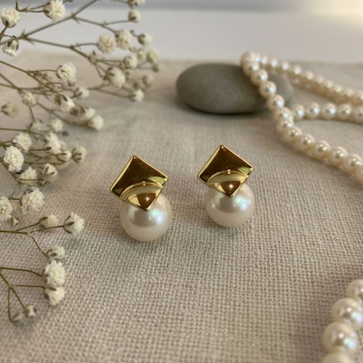 ARETES ENCHAPE PERLA-TRIANGULO DRD